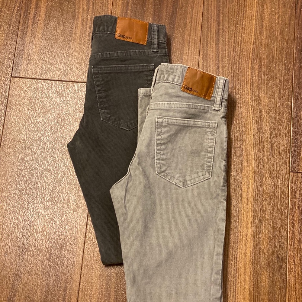 2 Pairs of Gap Cords in Light Gray and Dark Gray